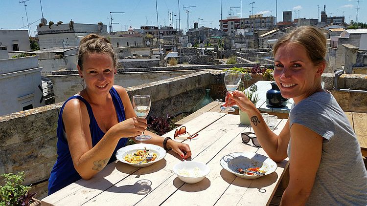 Marieanne en Joëlle naar Lecce in Ik Vertrek