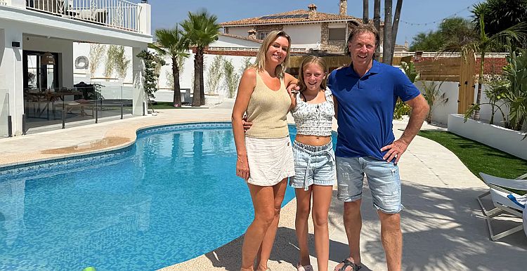 Rolstoellift zwembad Casa Mona Spanje